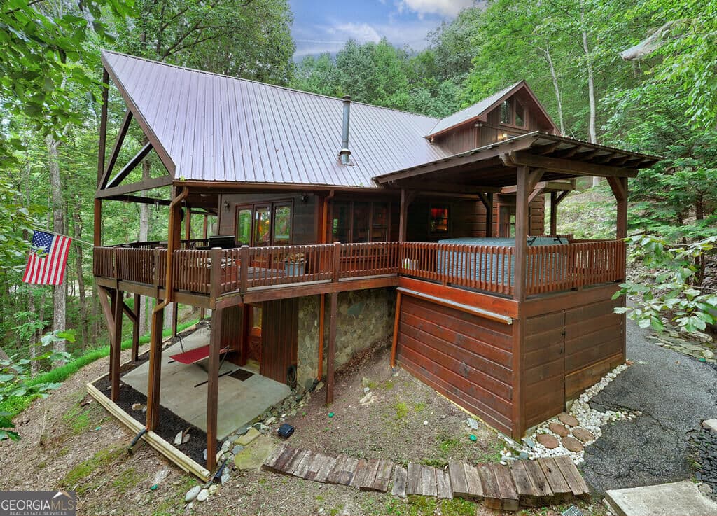 3 bedroom, 3 bathroom, 2,660 sq ft cabin,single family residence for sale at 466 Hoot Owl Hill, Morganton, GA 30560 — photo 4
