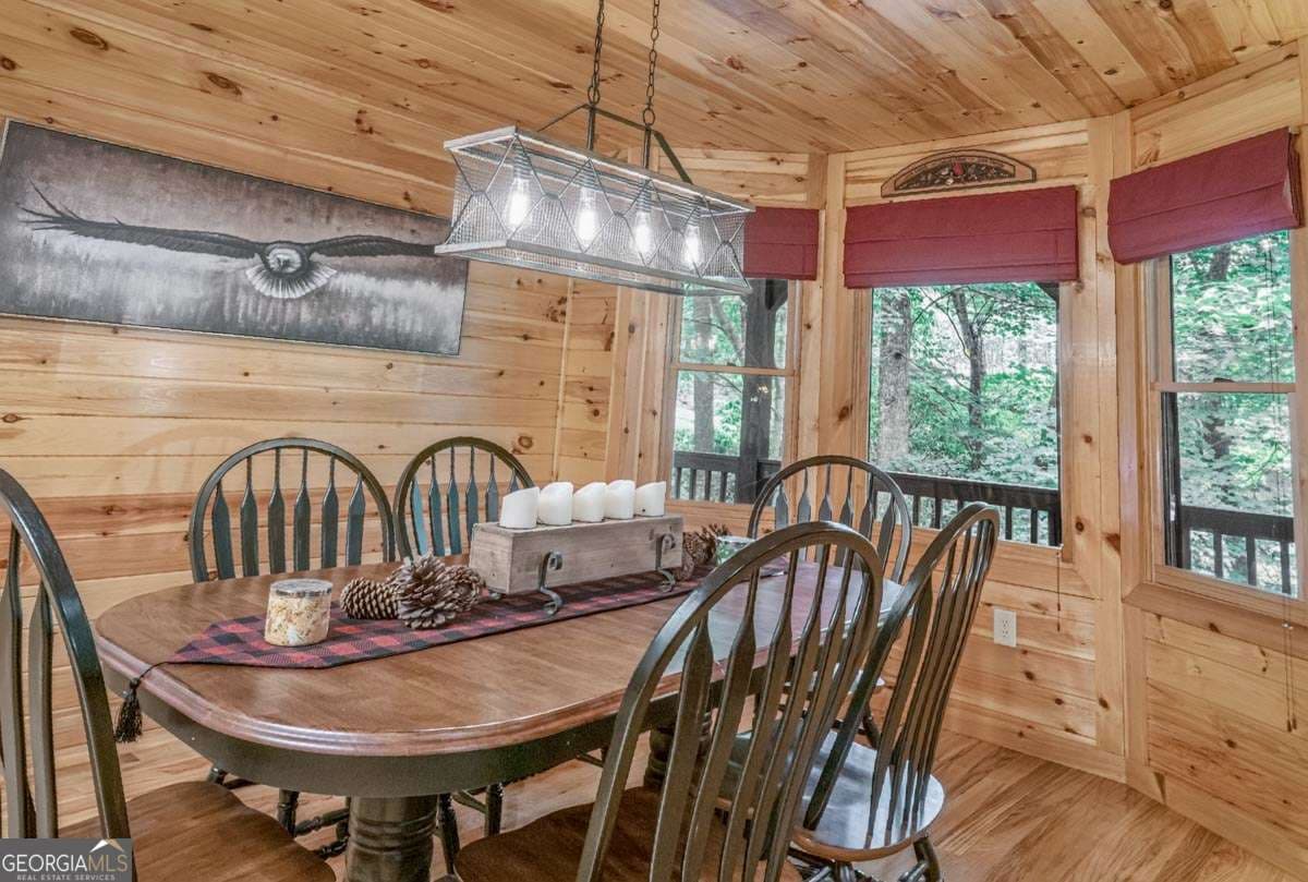 3 bedroom, 3 bathroom, 2,352 sq ft single family residence for sale at 115 Lakota Trail, Blue Ridge, GA 30513 — photo 6