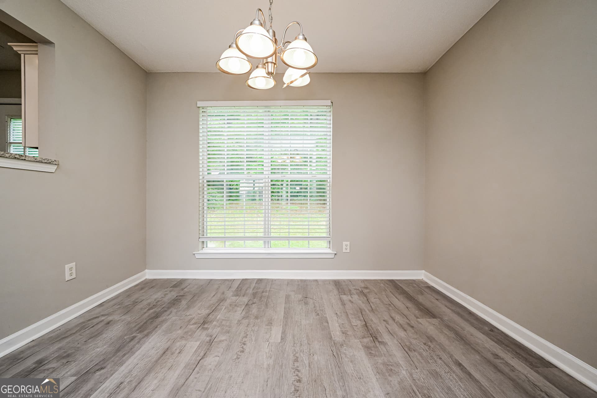 3 bedroom, 2.5 bathroom, 1,640 sq ft single family residence for sale at 5866 Waggoner Court, Rex, GA 30273 — photo 6