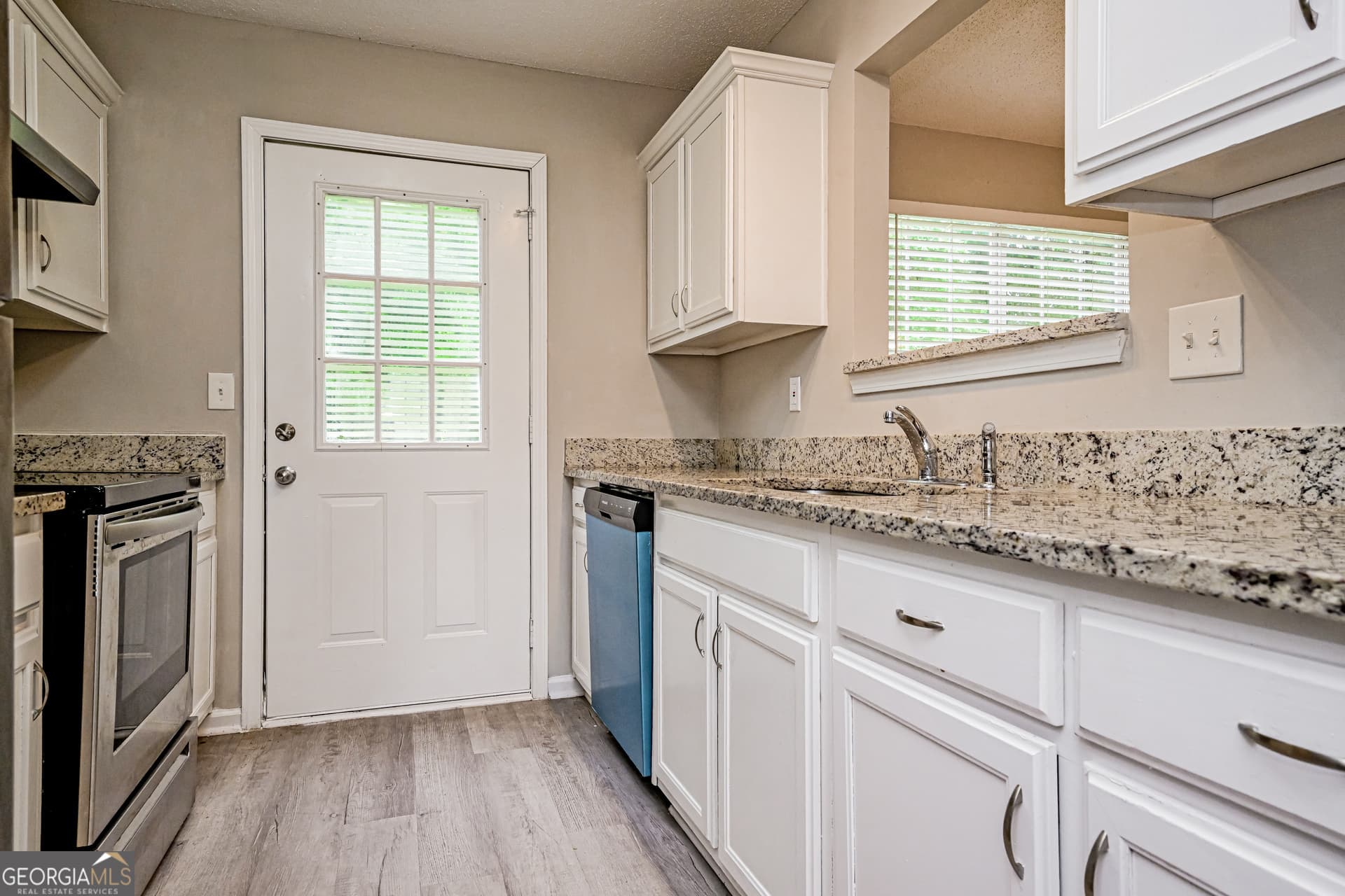 3 bedroom, 2.5 bathroom, 1,640 sq ft single family residence for sale at 5866 Waggoner Court, Rex, GA 30273 — photo 7