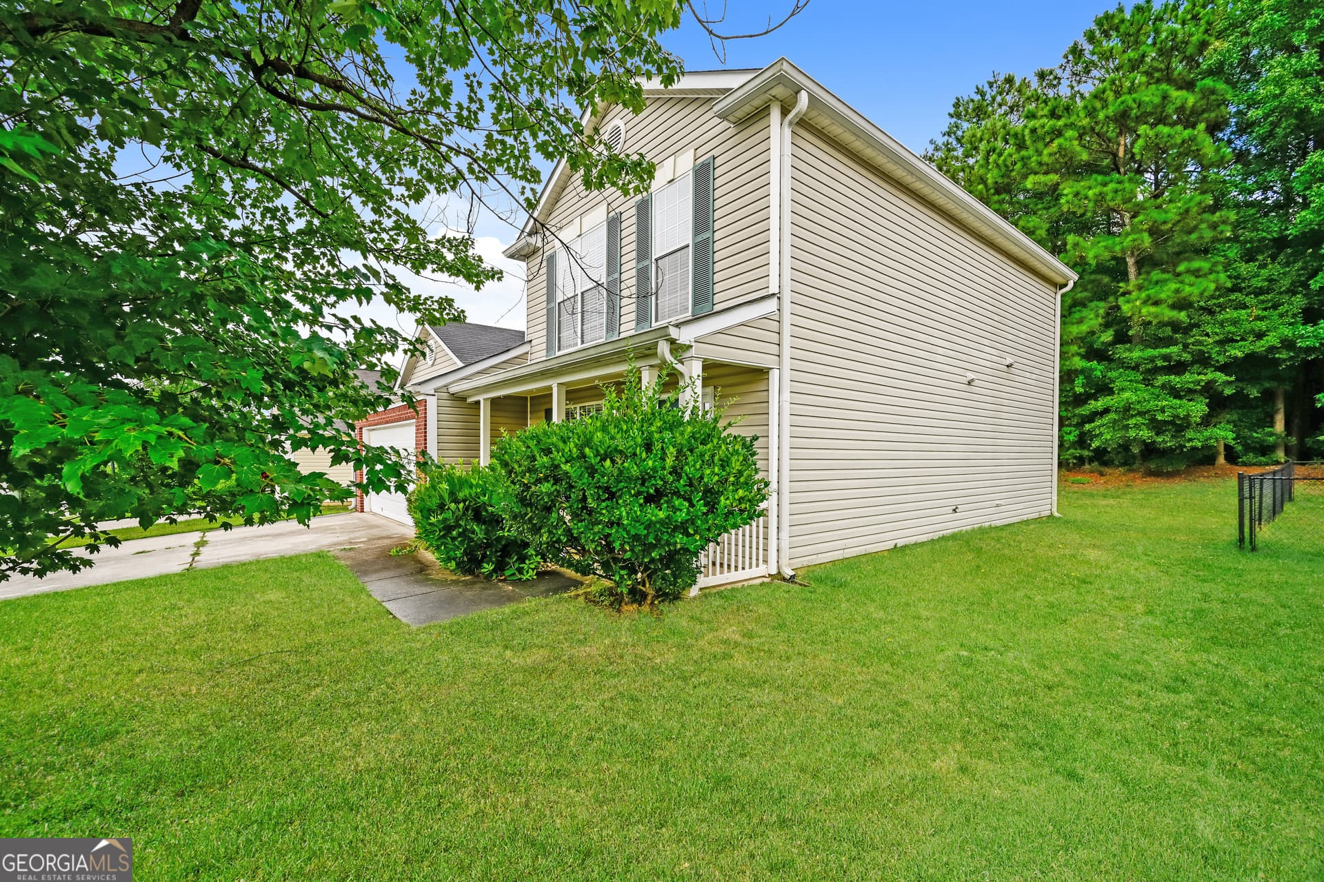 3 bedroom, 2.5 bathroom, 1,640 sq ft single family residence for sale at 5866 Waggoner Court, Rex, GA 30273 — photo 3