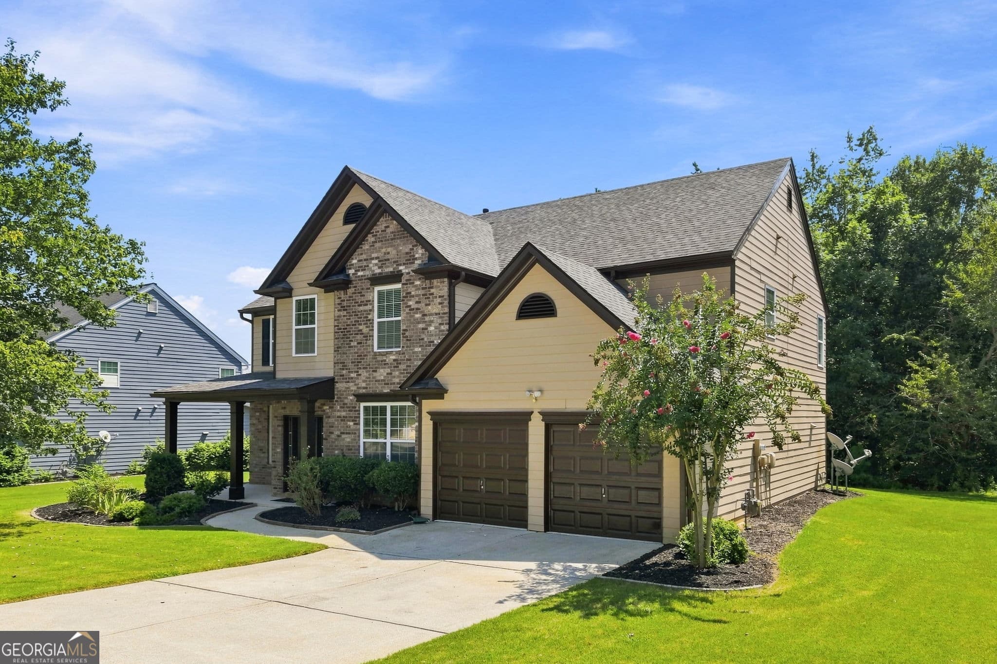 5 bedroom, 3 bathroom, 3,152 sq ft single family residence for rent at 853 Van Briggle Path, Sugar Hill, GA 30518 for $3,250 a month — photo 2