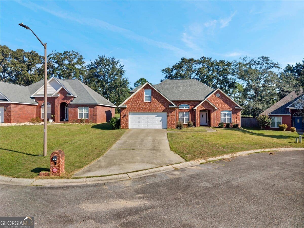 4 bedroom, 3 bathroom, 2,128 sq ft single family residence for sale at 609 Links View Drive, Bonaire, GA 31005 — photo 2