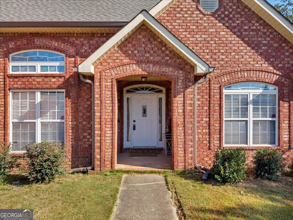 4 bedroom, 3 bathroom, 2,128 sq ft single family residence for sale at 609 Links View Drive, Bonaire, GA 31005 — photo 4
