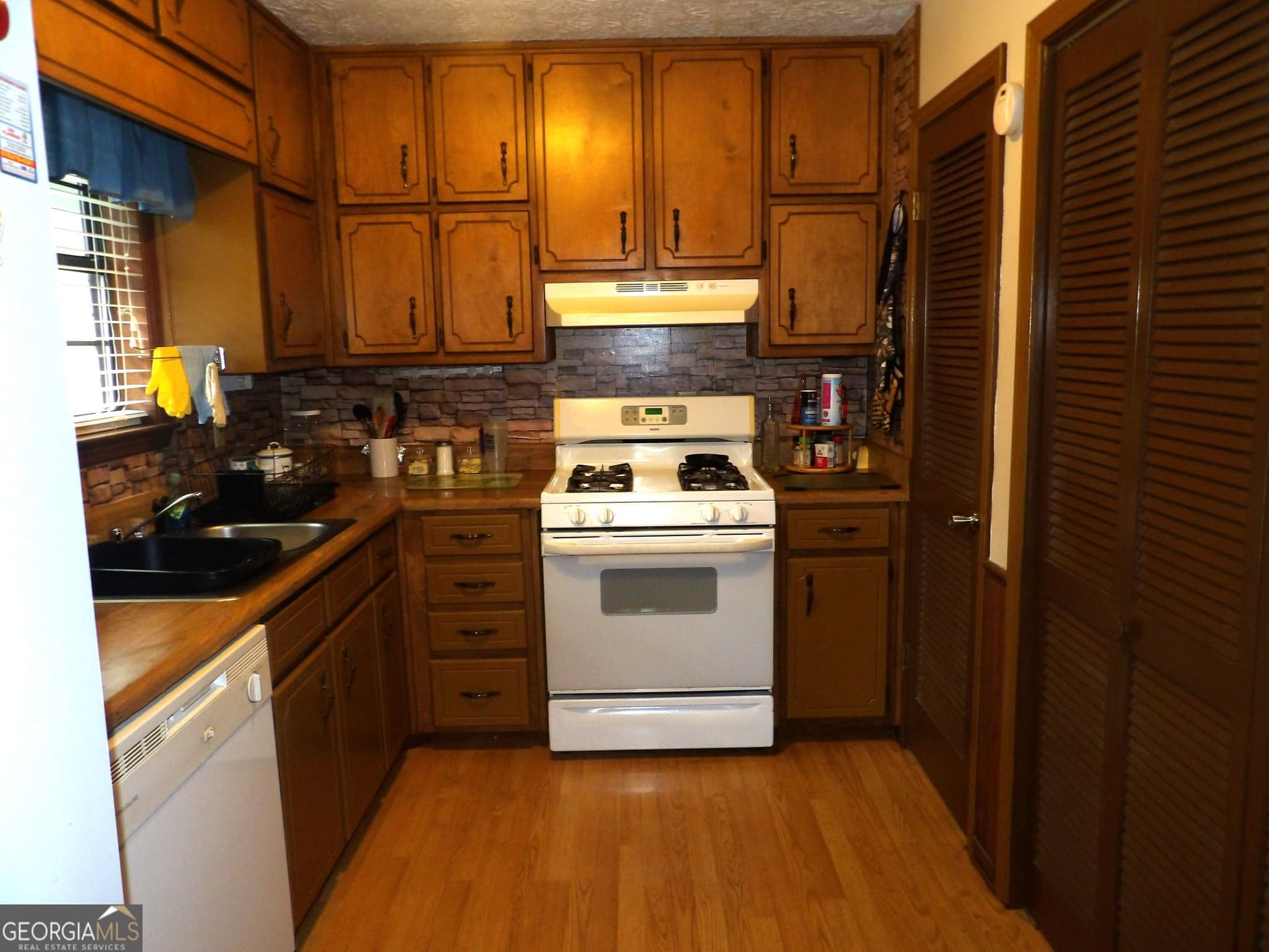 3 bedroom, 2 bathroom, 1,314 sq ft single family residence for sale at 233 Leafwood Lane, Riverdale, GA 30274 — photo 9