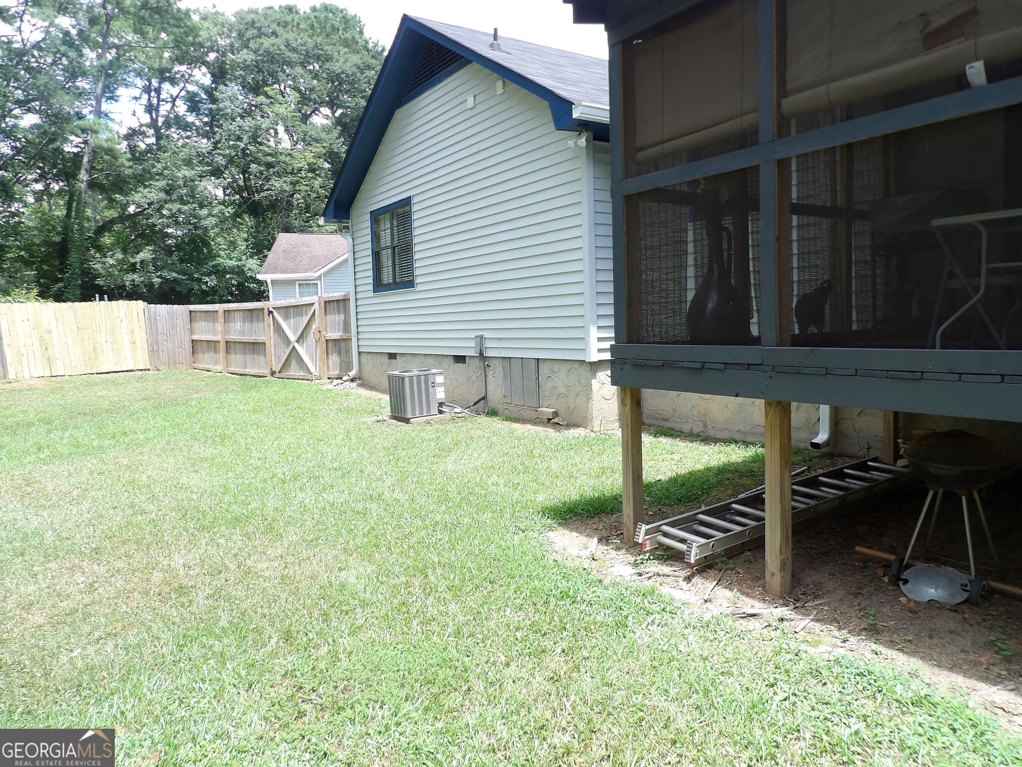 3 bedroom, 2 bathroom, 1,314 sq ft single family residence for sale at 233 Leafwood Lane, Riverdale, GA 30274 — photo 4