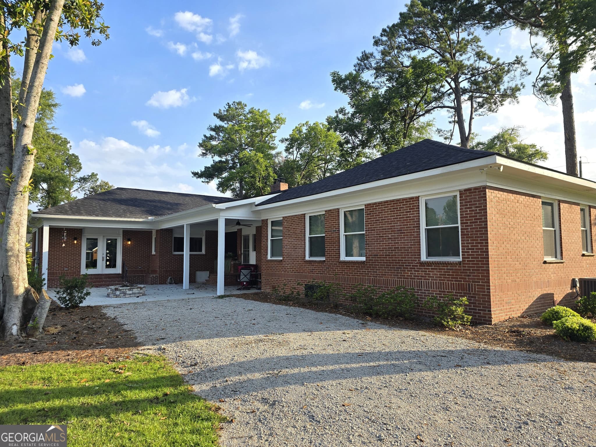 3 bedroom, 3.5 bathroom, 3,139 sq ft single family residence for sale at 834 Academy Drive, Louisville, GA 30434 — photo 2