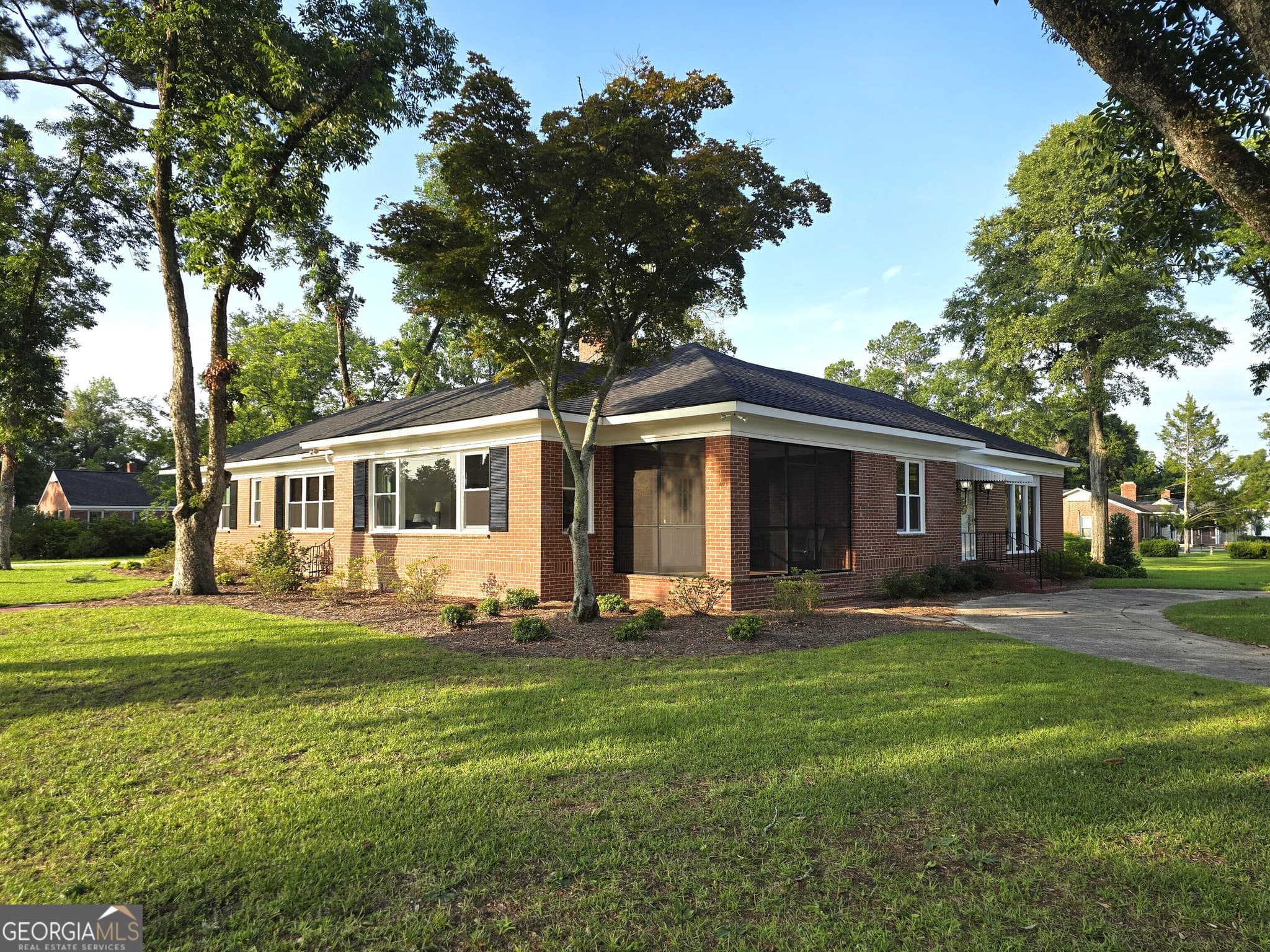 3 bedroom, 3.5 bathroom, 3,139 sq ft single family residence for sale at 834 Academy Drive, Louisville, GA 30434 — photo 3