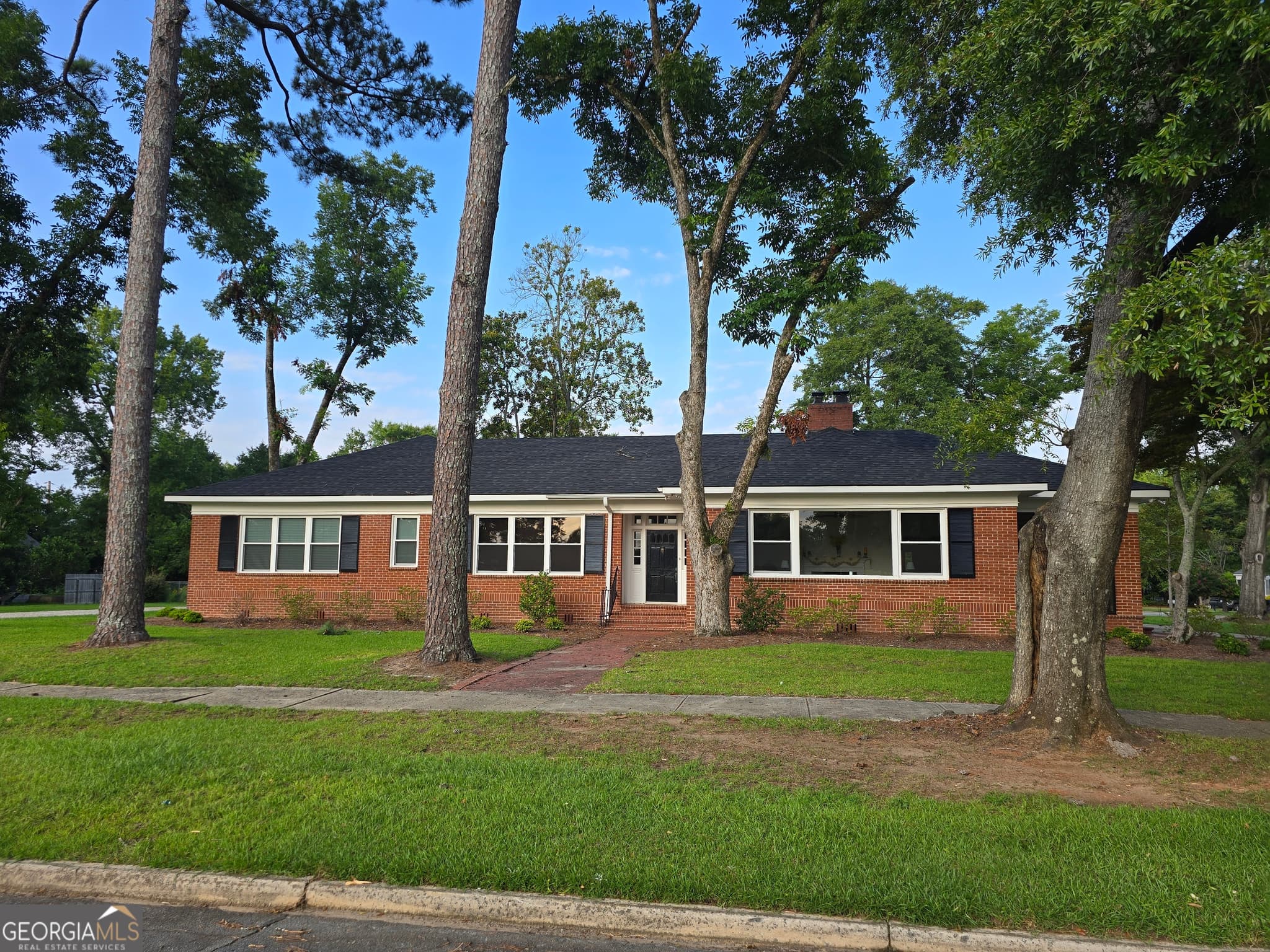 3 bedroom, 3.5 bathroom, 3,139 sq ft single family residence for sale at 834 Academy Drive, Louisville, GA 30434 — photo 4