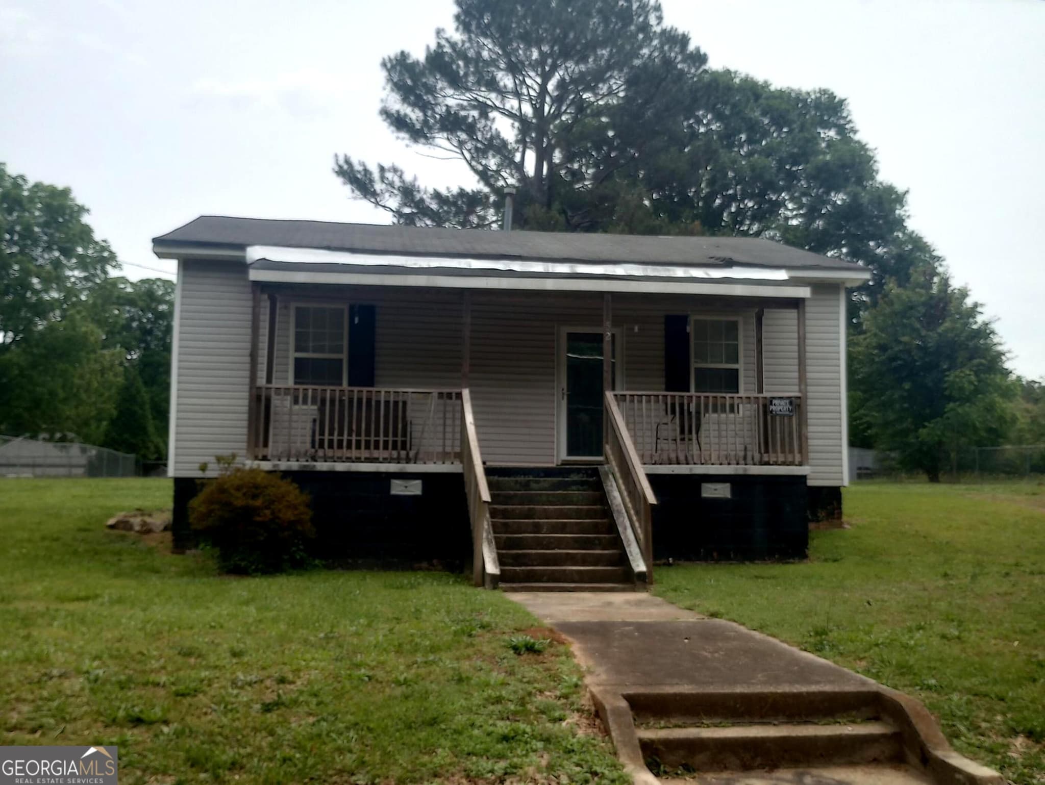 2 bedroom, 1 bathroom, 928 sq ft single family residence for sale at 52 Fifth Street, Griffin, GA 30223 — photo 2