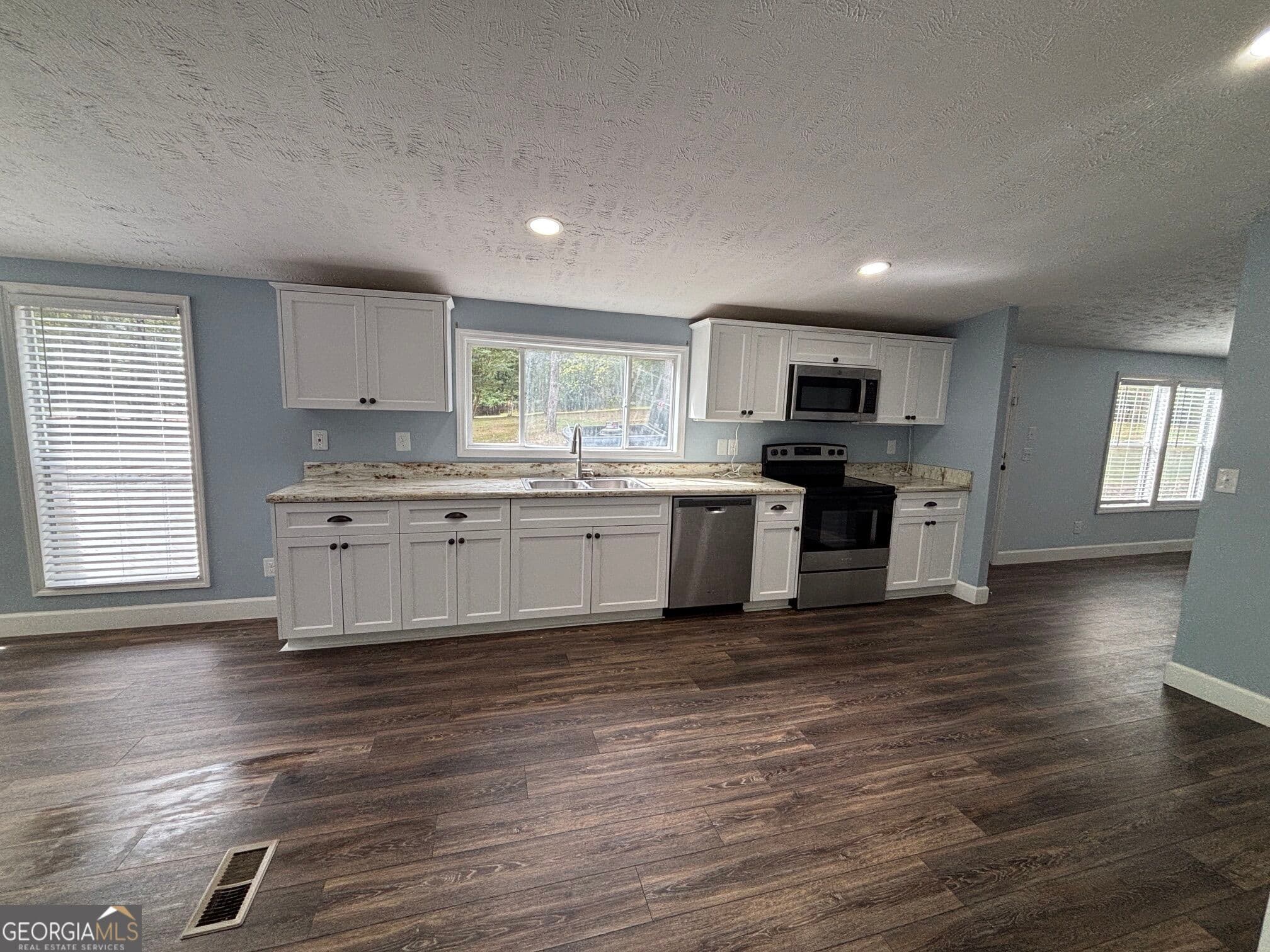 3 bedroom, 2 bathroom, 1,620 sq ft manufactured home,single family residence under contract at 5038 Buffington Road, Thomson, GA 30824 — photo 7