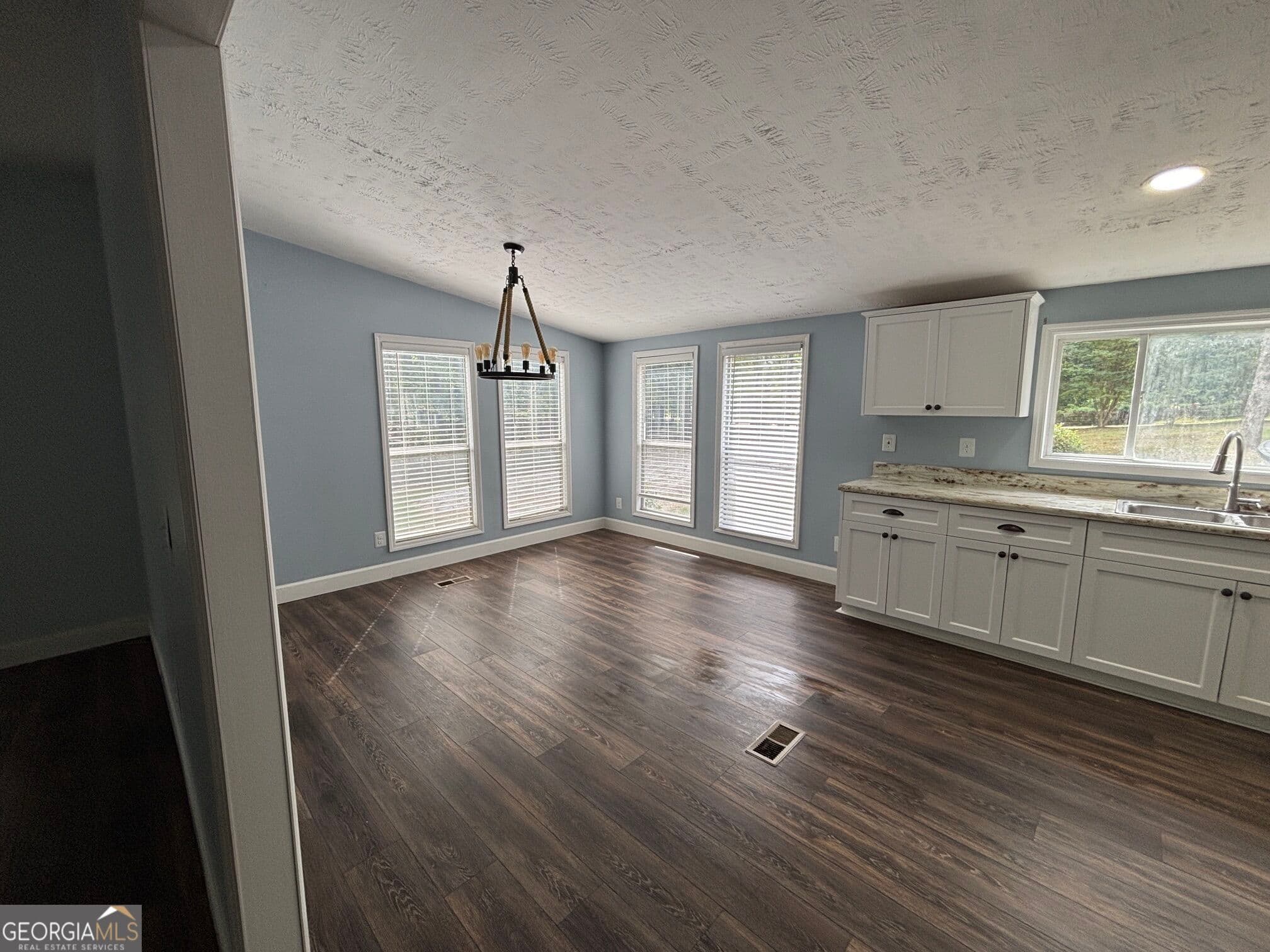 3 bedroom, 2 bathroom, 1,620 sq ft manufactured home,single family residence under contract at 5038 Buffington Road, Thomson, GA 30824 — photo 8