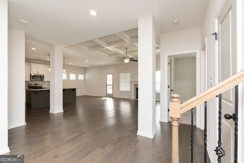 5 bedroom, 3 bathroom, 2,655 sq ft single family residence for sale at 325 Pearl Moss Lane, Kathleen, GA 31047 — photo 3