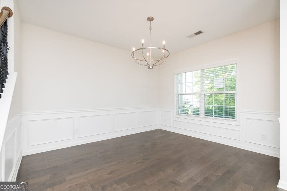 5 bedroom, 3 bathroom, 2,655 sq ft single family residence for sale at 325 Pearl Moss Lane, Kathleen, GA 31047 — photo 4
