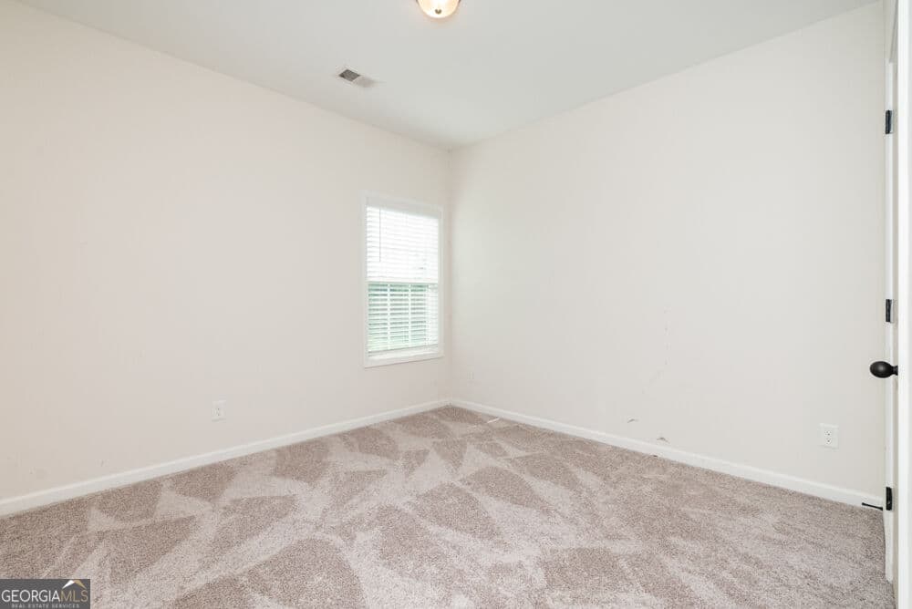 5 bedroom, 3 bathroom, 2,655 sq ft single family residence for sale at 325 Pearl Moss Lane, Kathleen, GA 31047 — photo 8