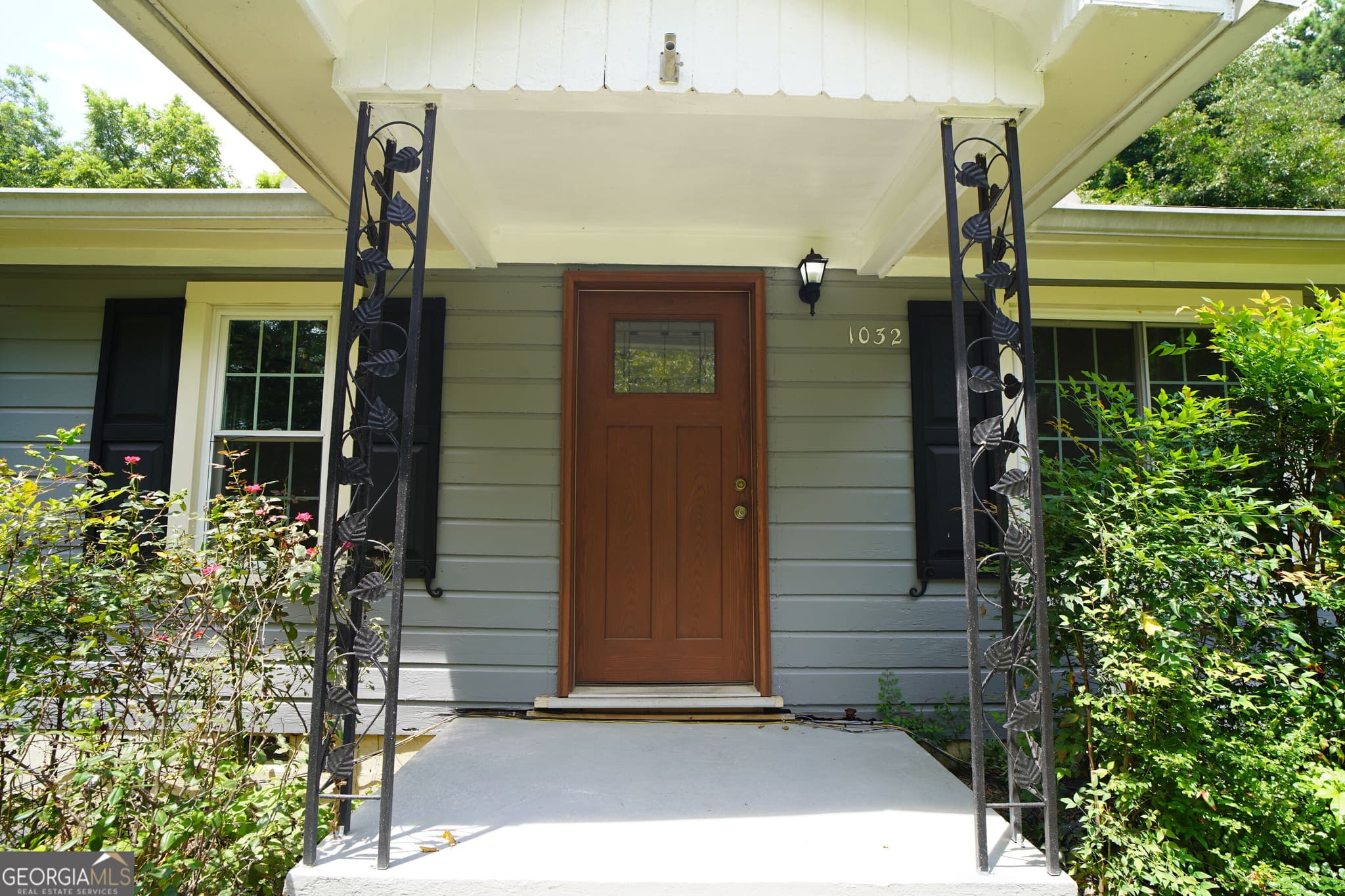 3 bedroom, 1.5 bathroom, 2,412 sq ft single family residence for sale at 1032 Chatham Road, Buford, GA 30518 — photo 2