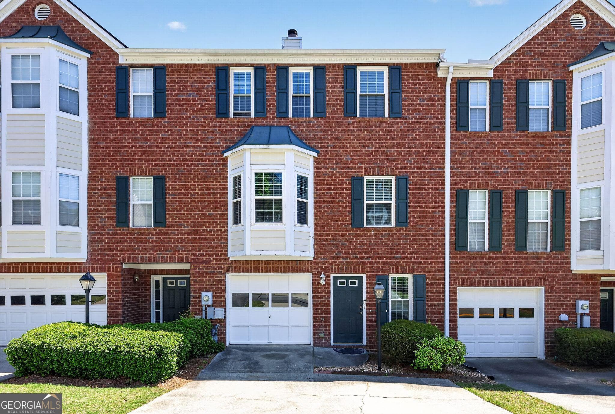 3 bedroom, 2.5 bathroom, 2,850 sq ft townhouse sold at 5234 Pinnacle Pointe Court, Norcross, GA 30071