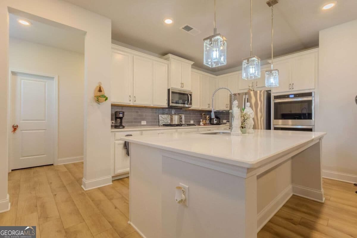5 bedroom, 3 bathroom, 2,837 sq ft single family residence for sale at 430 Dragonfly Way, Winder, GA 30680 — photo 6