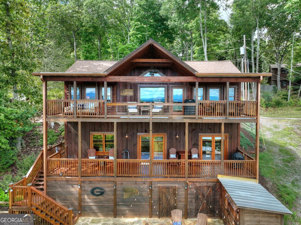 3 bedroom, 3 bathroom, 2,016 sq ft cabin,single family residence for sale at 411 Highland Circle, Blue Ridge, GA 30513 — photo 4
