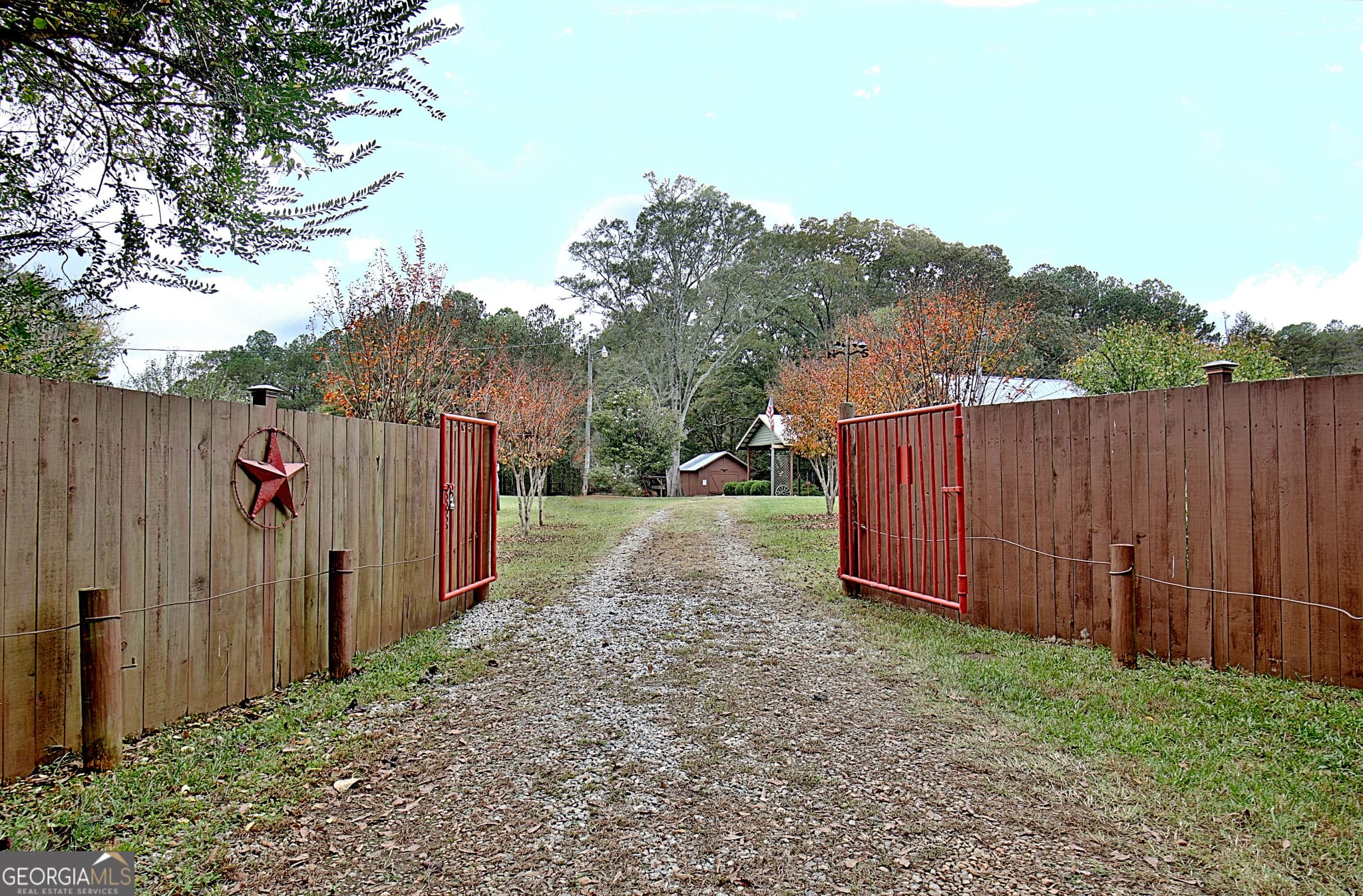 2 bedroom, 2 bathroom, 1,712 sq ft cabin,single family residence under contract at 1311 Copeland Road, Shiloh, GA 31826 — photo 2