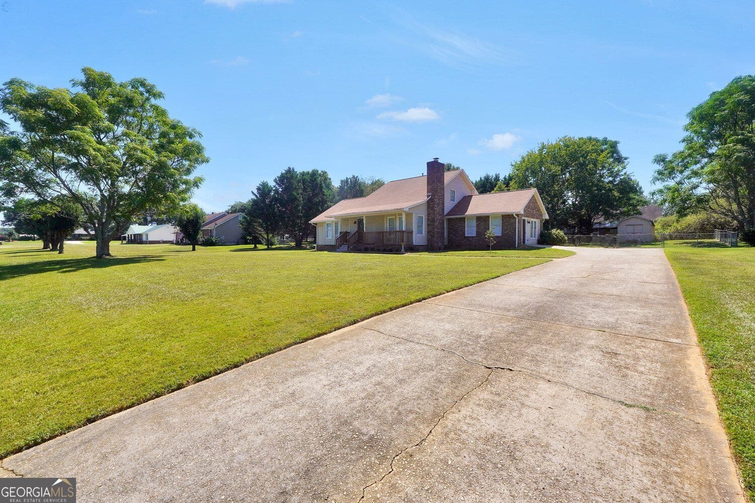 3 bedroom, 2.5 bathroom, 2,415 sq ft single family residence for sale at 105 Overlook Drive, Mcdonough, GA 30252 — photo 2