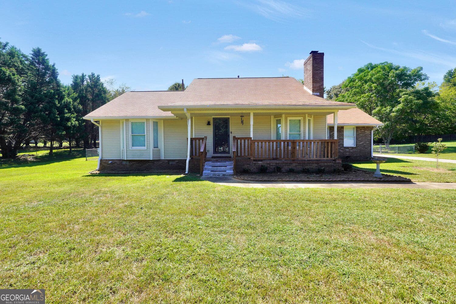 3 bedroom, 2.5 bathroom, 2,415 sq ft single family residence for sale at 105 Overlook Drive, Mcdonough, GA 30252 — photo 3