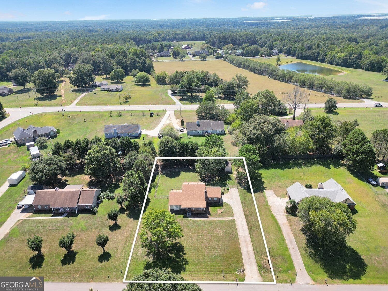 3 bedroom, 2.5 bathroom, 2,415 sq ft single family residence for sale at 105 Overlook Drive, Mcdonough, GA 30252 — photo 4