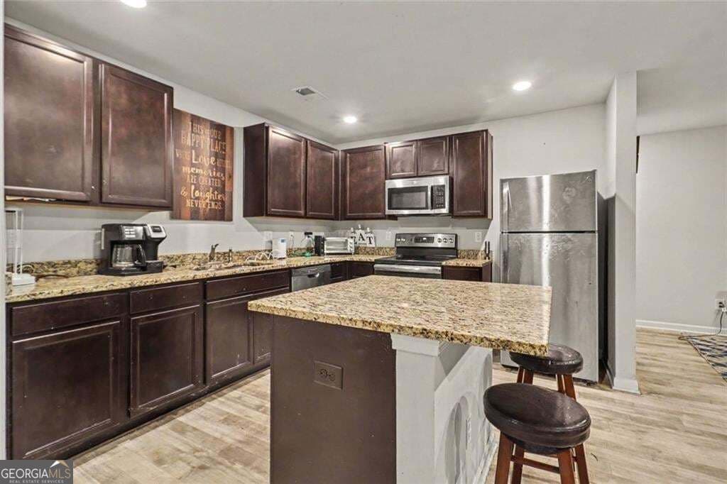 4 bedroom, 3 bathroom, 1,960 sq ft single family residence for sale at 186 Brasch Park Drive, Grantville, GA 30220 — photo 4
