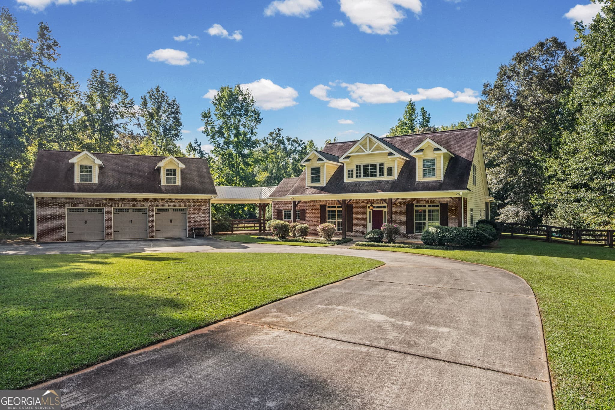 3 bedroom, 2.5 bathroom, 3,540 sq ft single family residence for sale at 571 Hood Road, Newnan, GA 30263 — photo 2