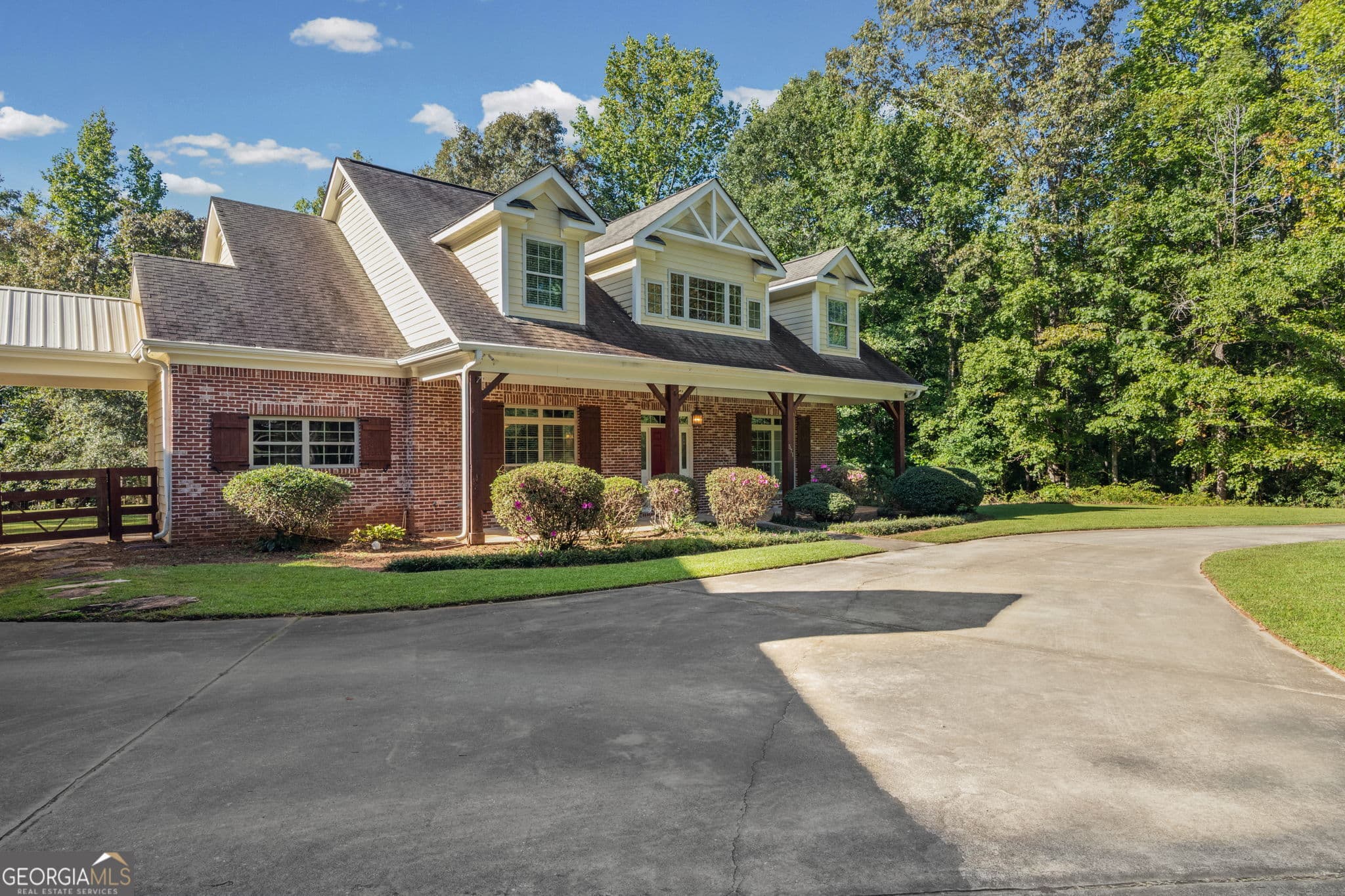 3 bedroom, 2.5 bathroom, 3,540 sq ft single family residence for sale at 571 Hood Road, Newnan, GA 30263 — photo 4
