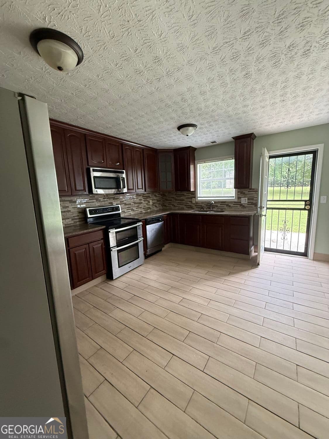4 bedroom, 2.5 bathroom, 2,723 sq ft single family residence for rent at 755 Tara Bend, Hampton, GA 30228 for $2,295 a month — photo 6