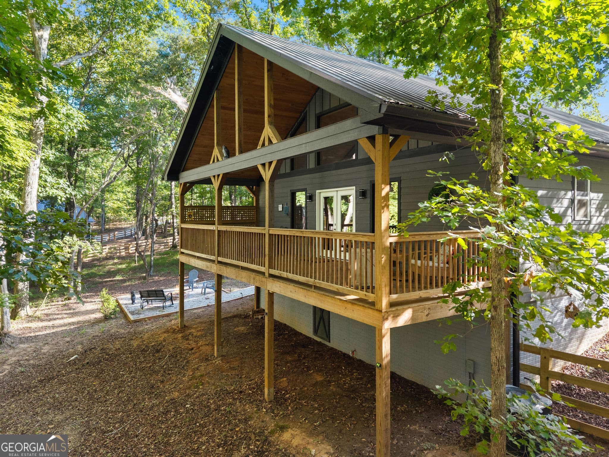1 bedroom, 1 bathroom, 1,156 sq ft cabin,single family residence for sale at 162 Hickory Ridge Drive, Cleveland, GA 30528 — photo 2