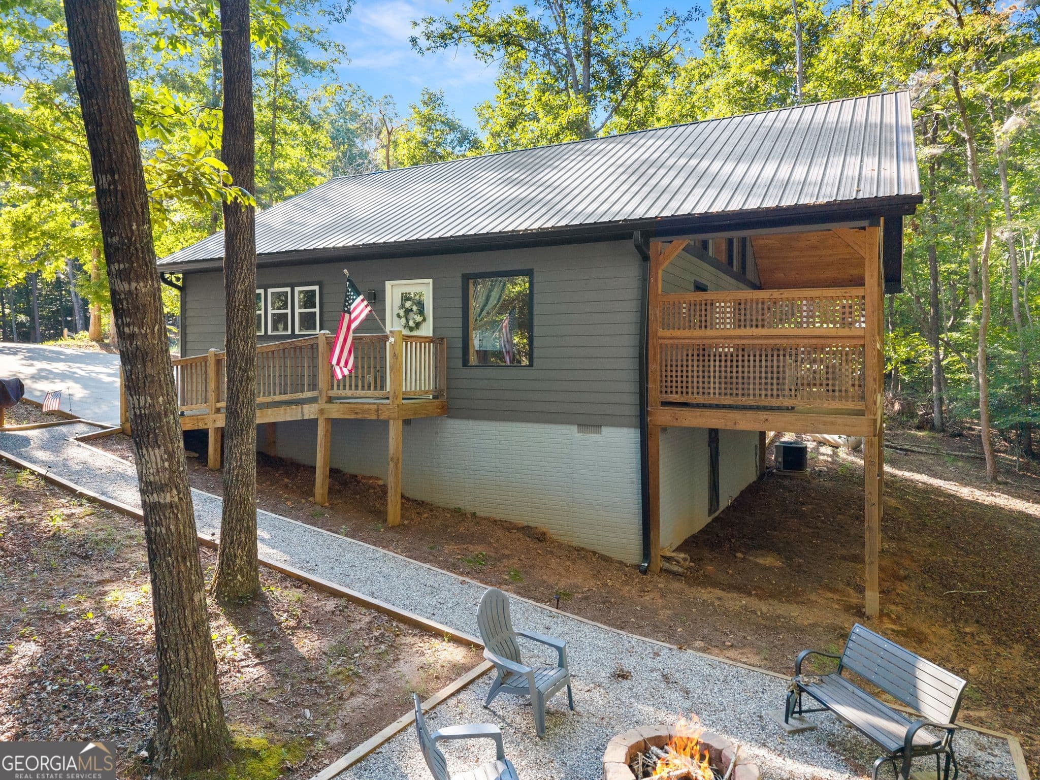 1 bedroom, 1 bathroom, 1,156 sq ft cabin,single family residence for sale at 162 Hickory Ridge Drive, Cleveland, GA 30528 — photo 3