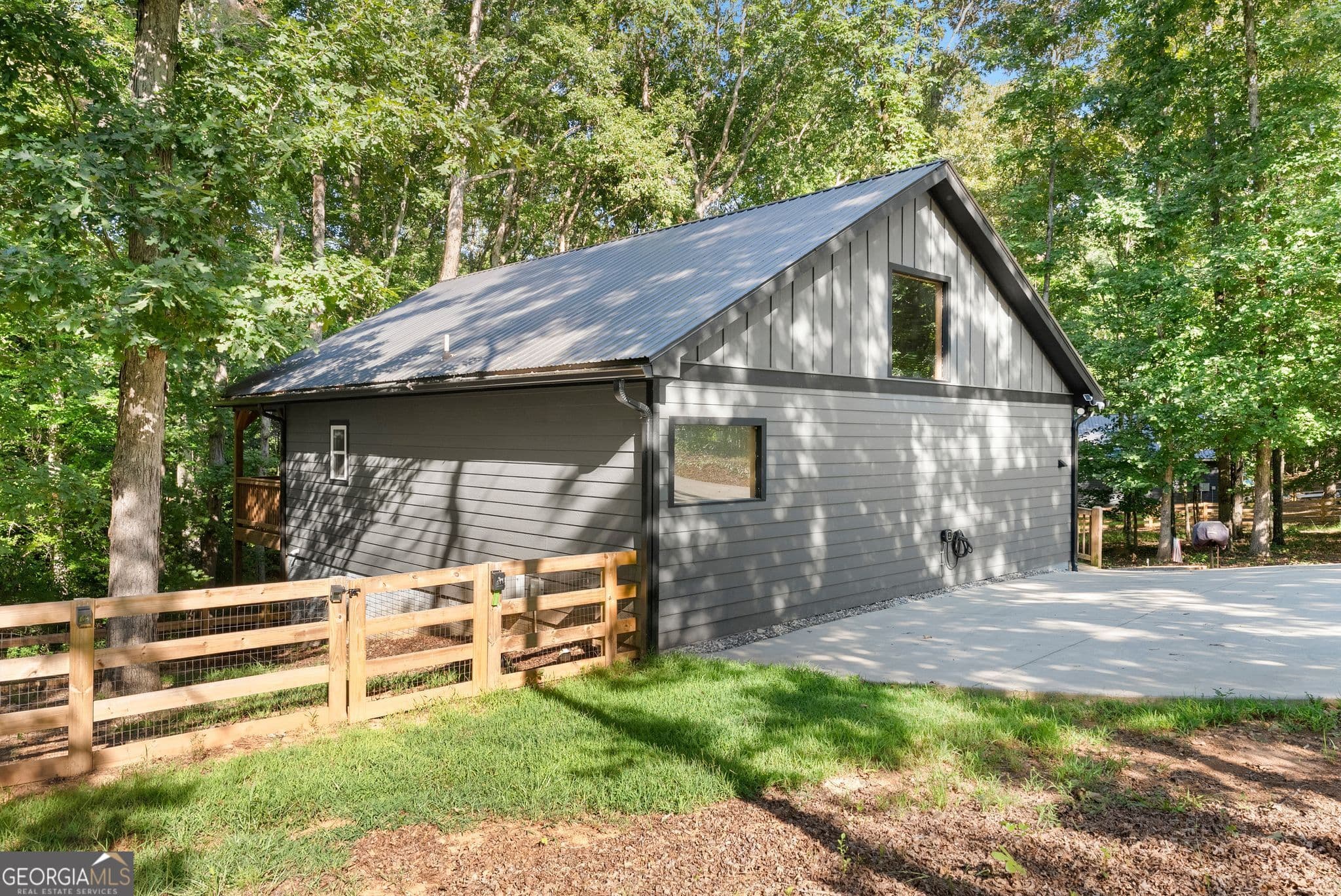 1 bedroom, 1 bathroom, 1,156 sq ft cabin,single family residence for sale at 162 Hickory Ridge Drive, Cleveland, GA 30528 — photo 8