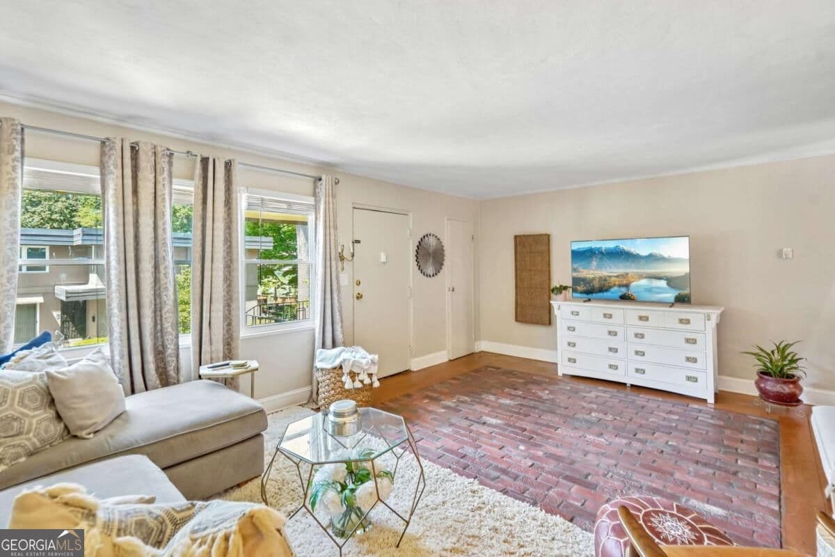 2 bedroom, 1.5 bathroom, 1,168 sq ft single family residence for sale at 284 Lakemoore Drive B, Atlanta, GA 30342 — photo 5