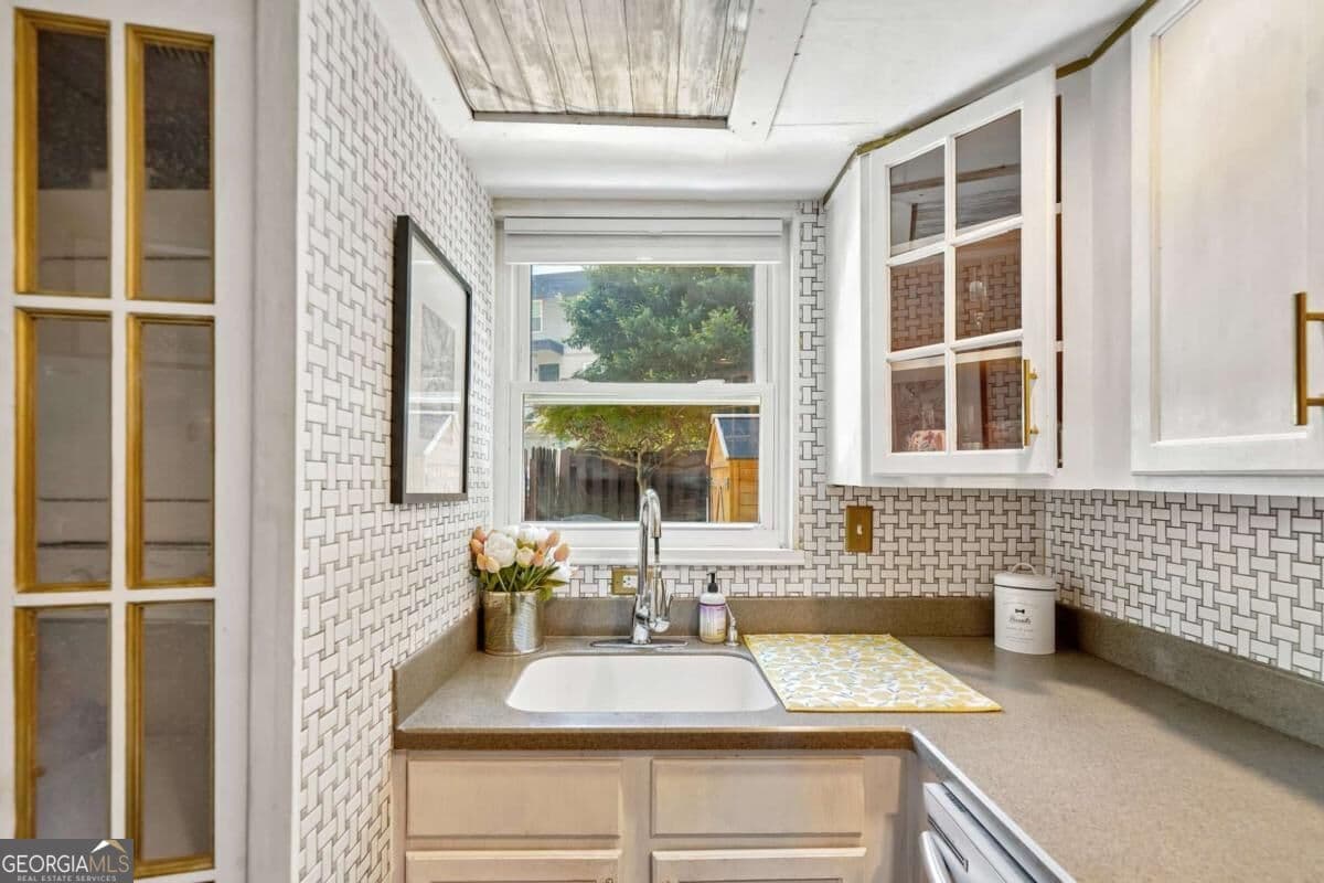 2 bedroom, 1.5 bathroom, 1,168 sq ft single family residence for sale at 284 Lakemoore Drive B, Atlanta, GA 30342 — photo 9