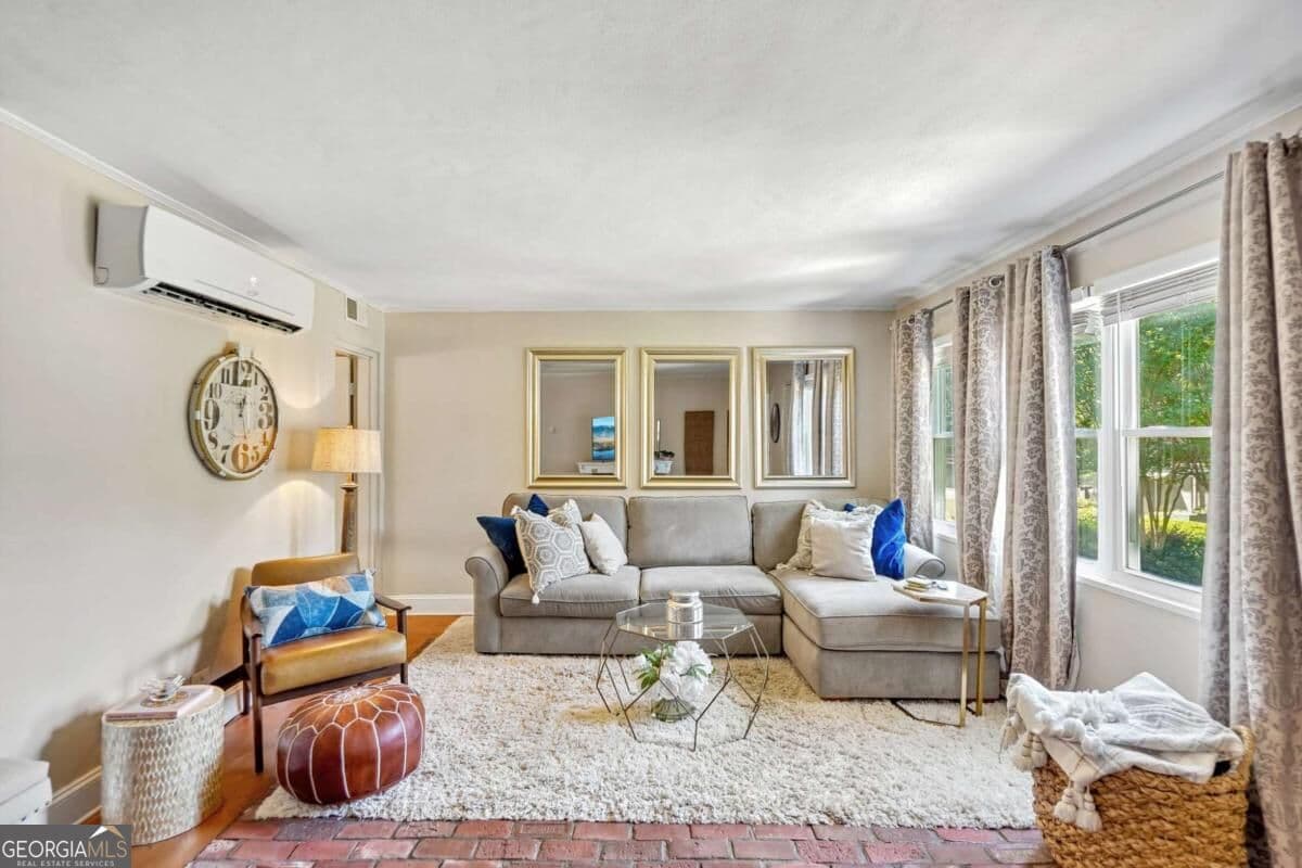 2 bedroom, 1.5 bathroom, 1,168 sq ft single family residence for sale at 284 Lakemoore Drive B, Atlanta, GA 30342 — photo 4