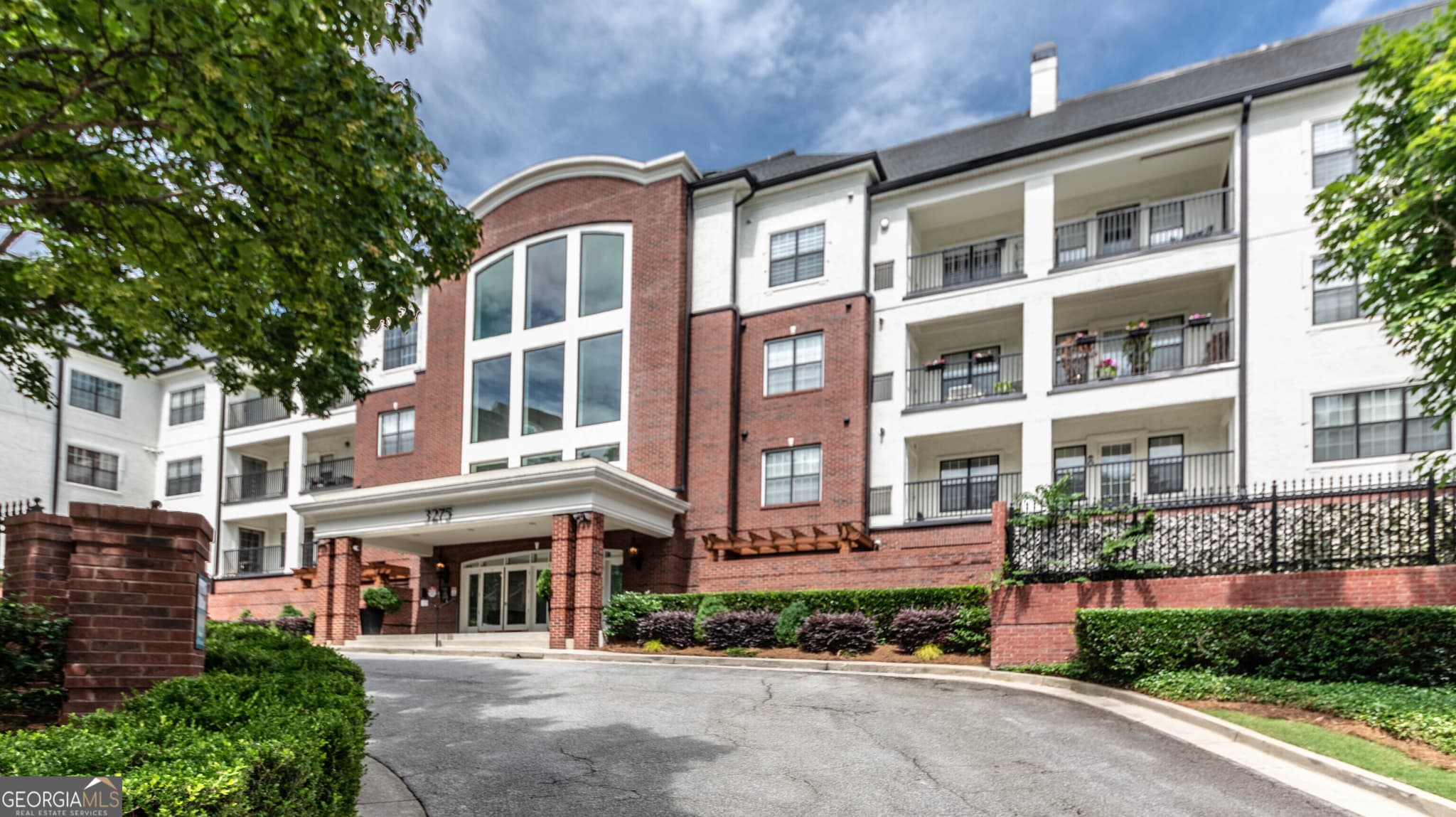 2 bedroom, 2.5 bathroom, 1,740 sq ft condominium for sale at 3275 Lenox Road APT 413, Atlanta, GA 30324 — photo 1 of 64