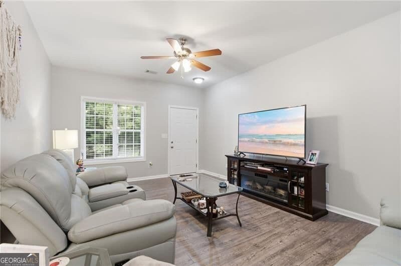 3 bedroom, 2.5 bathroom, 1,658 sq ft condominium for sale at 3135 Cedar Glade Lane, Buford, GA 30519 — photo 6