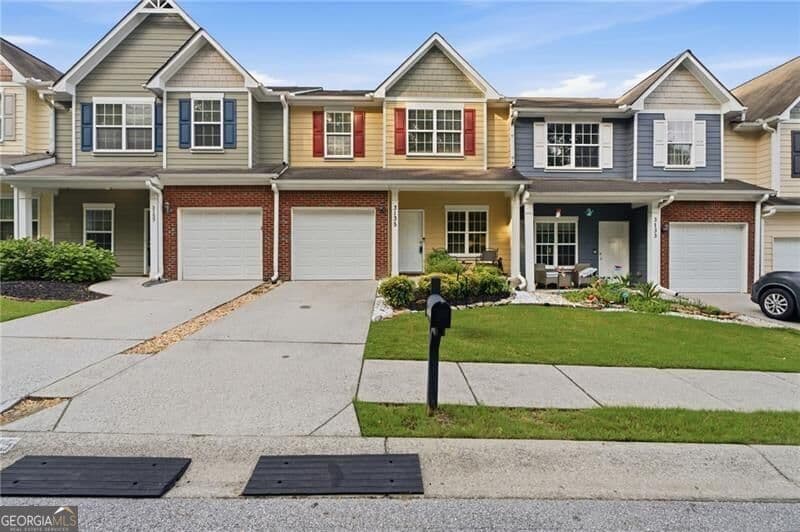 3 bedroom, 2.5 bathroom, 1,658 sq ft condominium for sale at 3135 Cedar Glade Lane, Buford, GA 30519 — photo 1 of 27