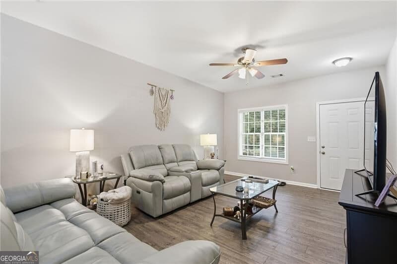 3 bedroom, 2.5 bathroom, 1,658 sq ft condominium for sale at 3135 Cedar Glade Lane, Buford, GA 30519 — photo 4