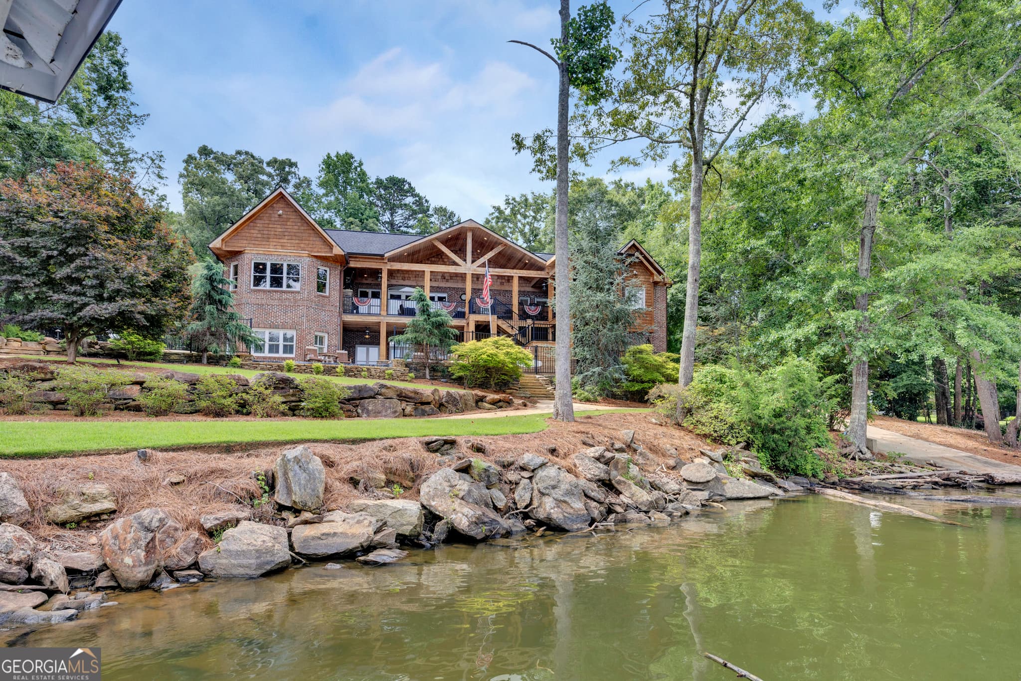 4 bedroom, 3.5 bathroom, 4,420 sq ft single family residence for sale at 139 Lake Pines Circle, Jackson, GA 30233 — photo 8