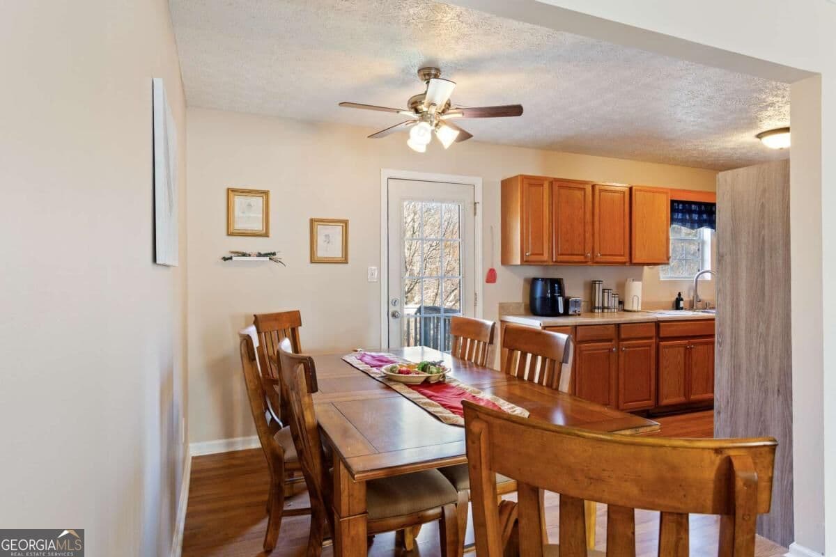5 bedroom, 3 bathroom, 2,298 sq ft single family residence for sale at 1123 Patriot Circle, Mcdonough, GA 30252 — photo 7