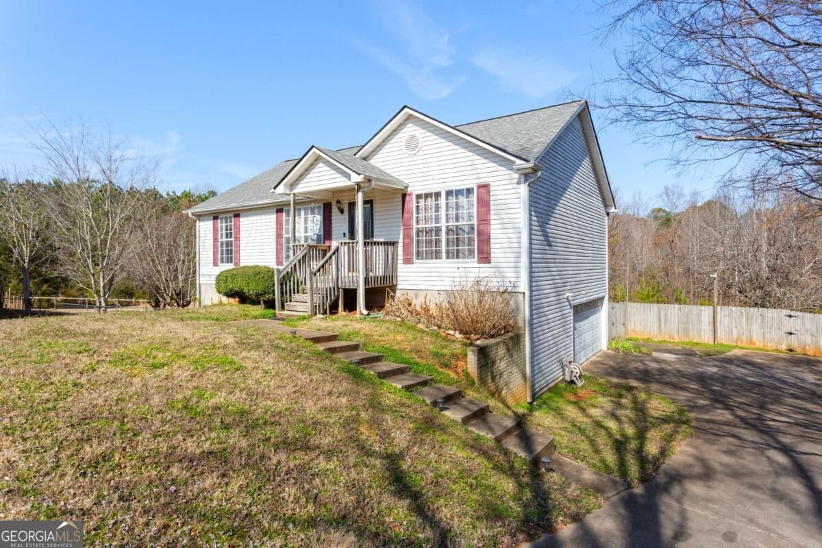 5 bedroom, 3 bathroom, 2,298 sq ft single family residence for sale at 1123 Patriot Circle, Mcdonough, GA 30252 — photo 1 of 41