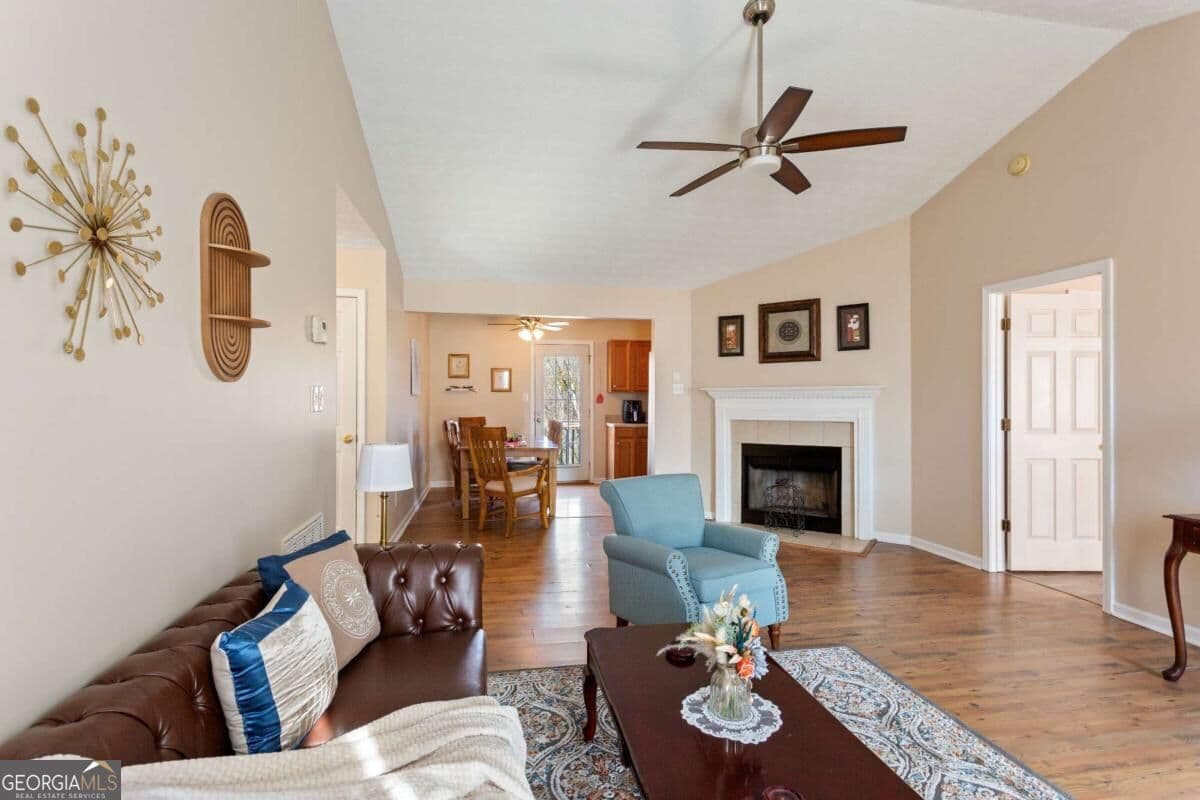 5 bedroom, 3 bathroom, 2,298 sq ft single family residence for sale at 1123 Patriot Circle, Mcdonough, GA 30252 — photo 5