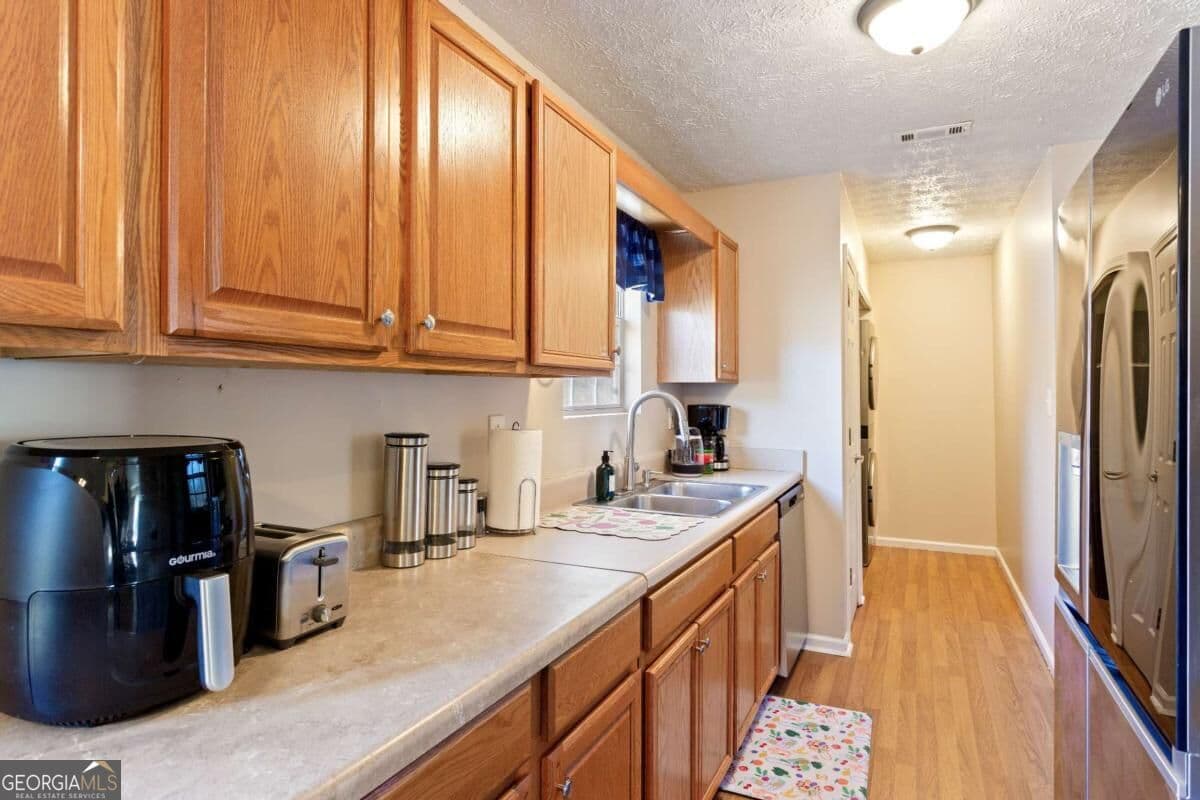 5 bedroom, 3 bathroom, 2,298 sq ft single family residence for sale at 1123 Patriot Circle, Mcdonough, GA 30252 — photo 9