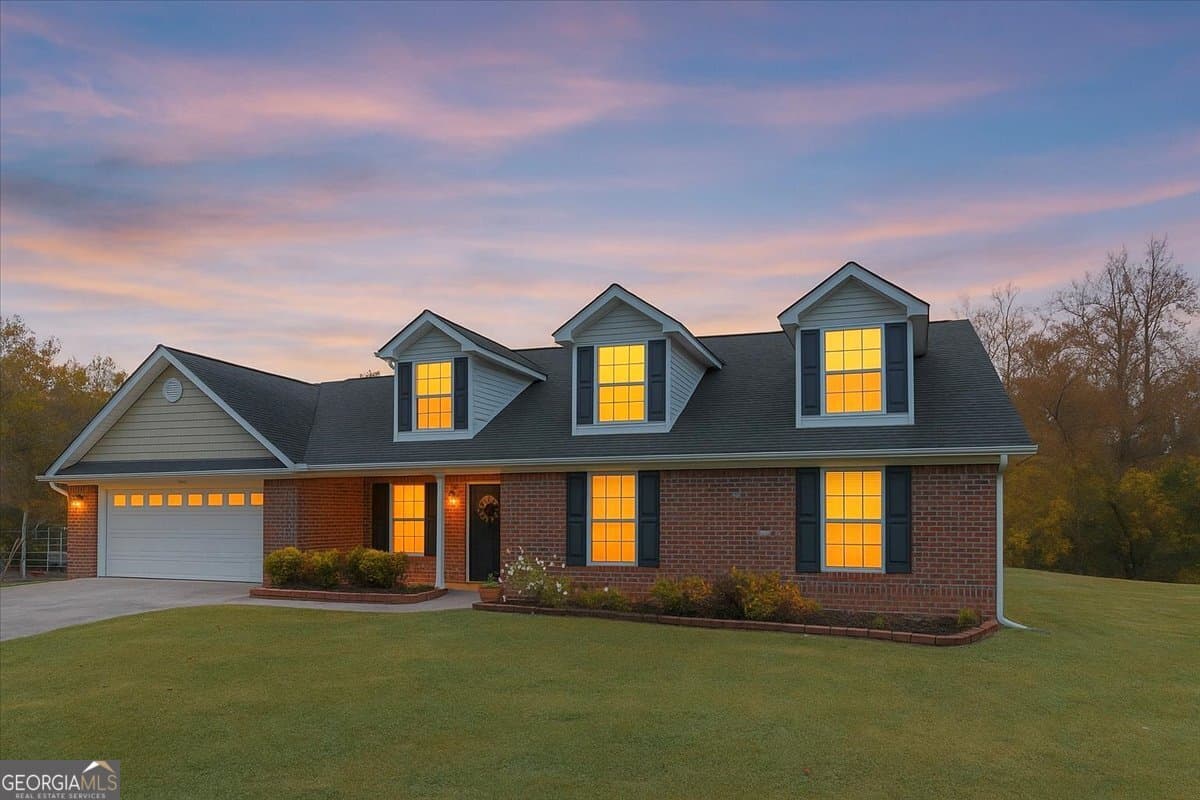 4 bedroom, 2 bathroom, 1,646 sq ft single family residence for sale at 425 Creeks Jewell Drive, Ringgold, GA 30736 — photo 2