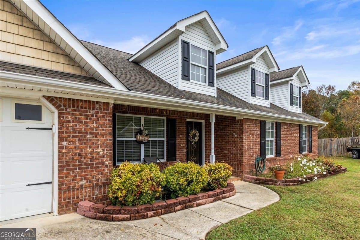 4 bedroom, 2 bathroom, 1,646 sq ft single family residence for sale at 425 Creeks Jewell Drive, Ringgold, GA 30736 — photo 4