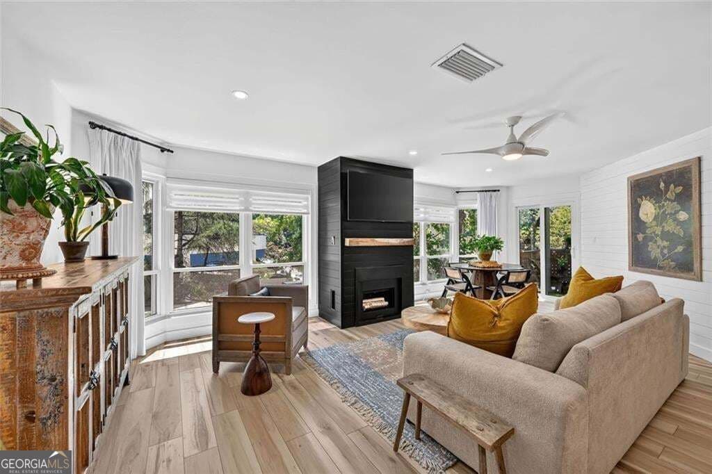 2 bedroom, 2 bathroom, 1,168 sq ft condominium for sale at 244 13th Street 201, Atlanta, GA 30309 — photo 1 of 39
