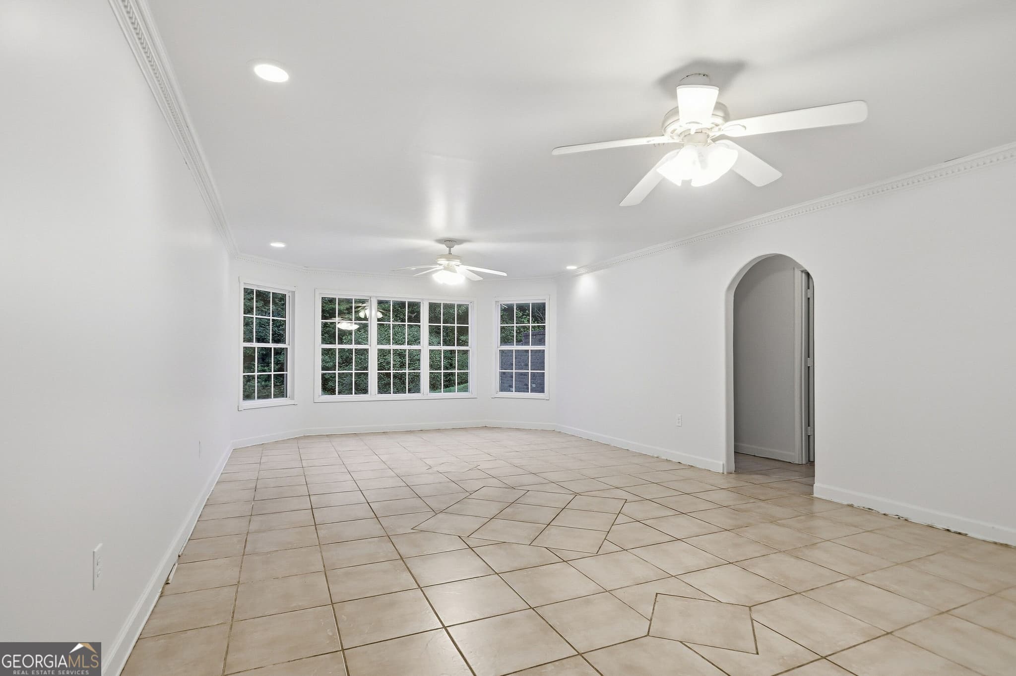 6 bedroom, 4.5 bathroom, 5,147 sq ft single family residence for sale at 318 Hamilton Drive, Conyers, GA 30094 — photo 10